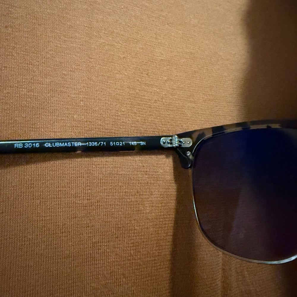 Ray-Ban Classic Tortoise Sunglasses - Picture 10 of 11